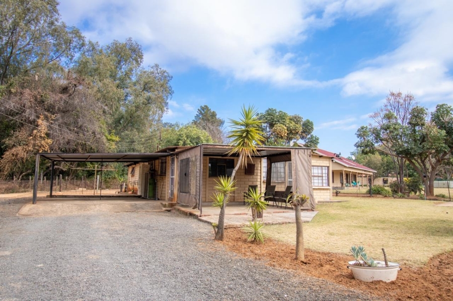 5 Bedroom Property for Sale in Donkerhoek A H North West